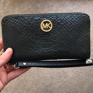 Authentic Michael Kors wristlet